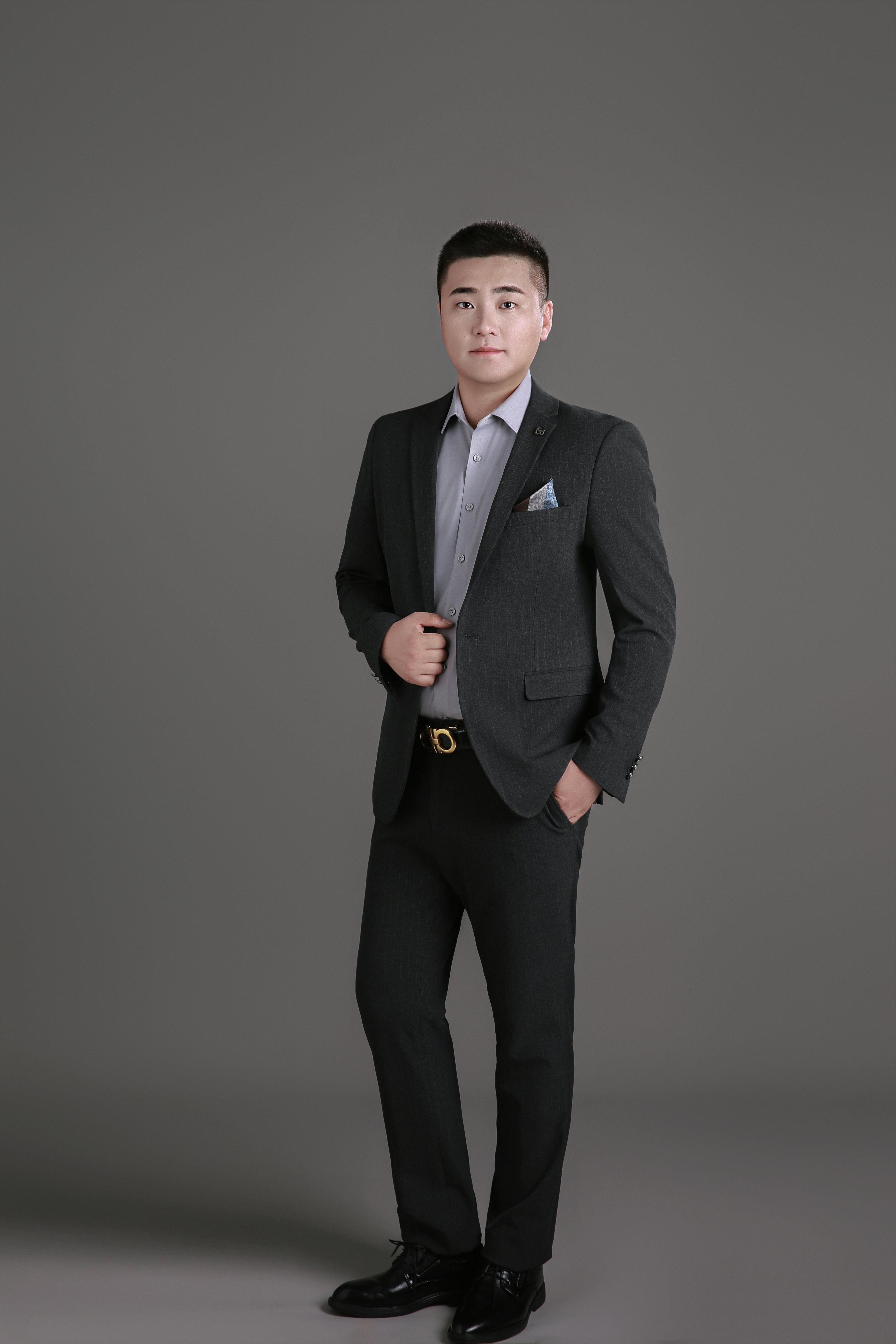 何劲.jpg