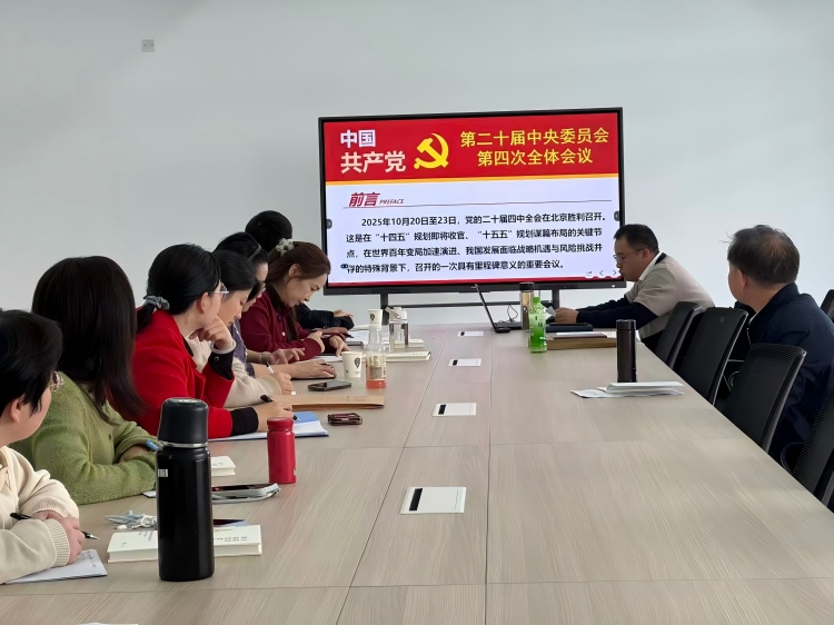 刘巍书记上党课照片(1)-修改尺寸版.jpg