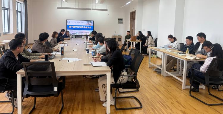 期中教学老师座谈照片2(1).jpg