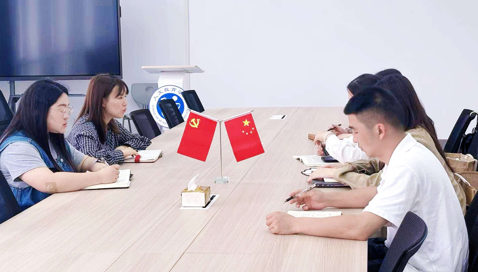 1778201863420783.jpg 学前教师座谈.jpg